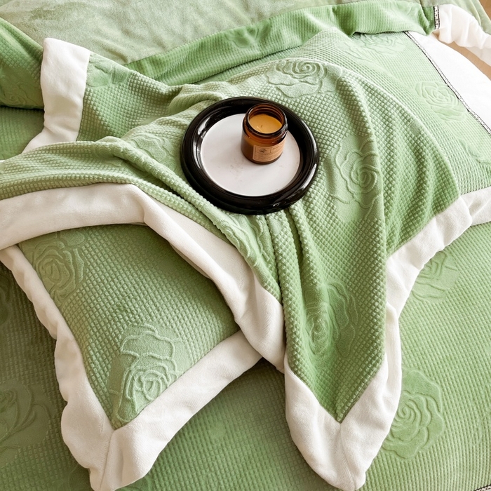 91家纺网 家纺一手货源 找家纺 馨梦缘 2025新款高克重雕花牛奶绒四件套 玫瑰-绿