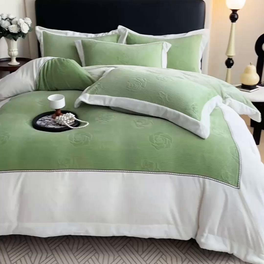 91家纺网 家纺一手货源 找家纺 馨梦缘 2025新款高克重雕花牛奶绒四件套 玫瑰-绿