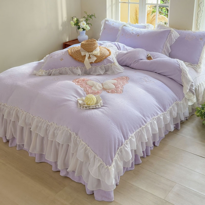 91家纺网 家纺一手货源 找家纺 美洲琳 2025新款高克重全消光贴布绣花牛奶绒四件套 蝴蝶-芋紫