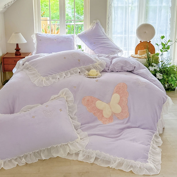 91家纺网 家纺一手货源 找家纺 美洲琳 2025新款高克重全消光贴布绣花牛奶绒四件套 蝴蝶-芋紫