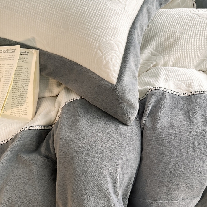 91家纺网 家纺一手货源 找家纺 馨梦缘 2025新款高克重雕花牛奶绒四件套 玫瑰-象牙白