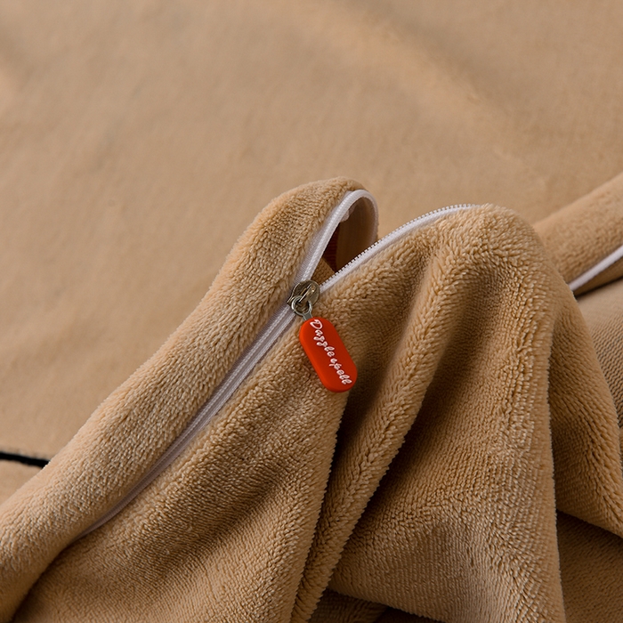 91家纺网 家纺一手货源 找家纺 炫拼家纺 2025新款小熊猫刺绣款高克重牛奶绒四件套 小熊猫-奶茶色