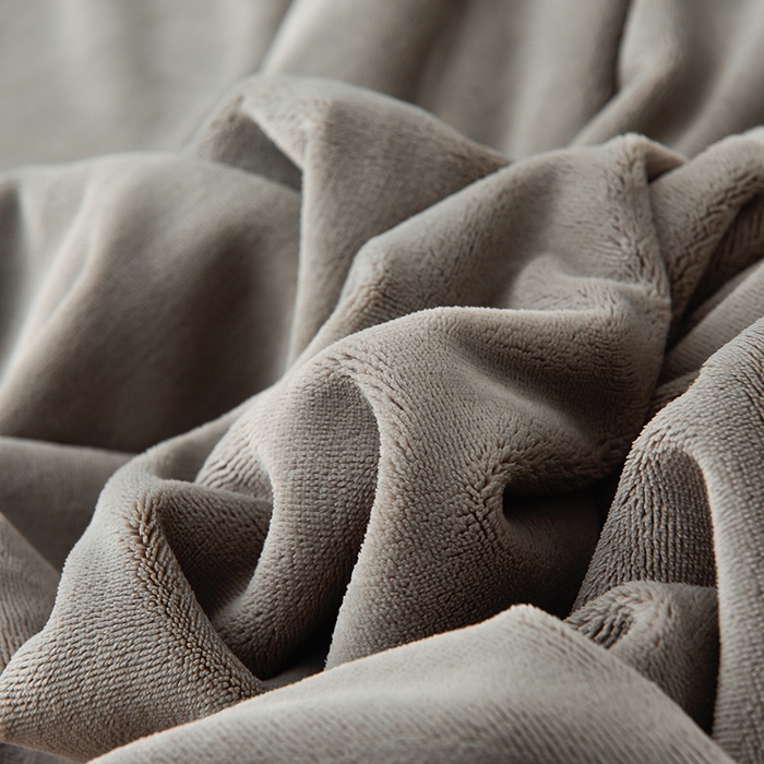 91家纺网 家纺一手货源 找家纺 炫拼家纺 2025新款小熊猫刺绣款高克重牛奶绒四件套 小熊猫-摩登灰