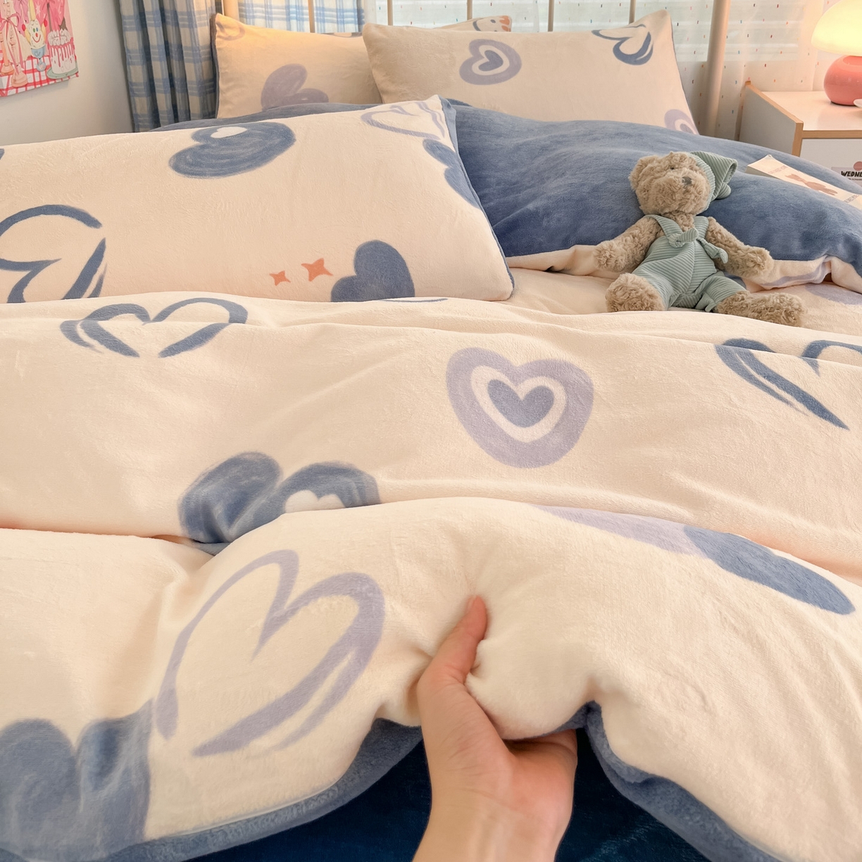 91家纺网 家纺一手货源 找家纺 贝扬思家纺 2025新款软fufu加厚保暖可爱系牛奶绒宿舍床套件系列（小红书推荐）（提供买家秀） 蜡笔心