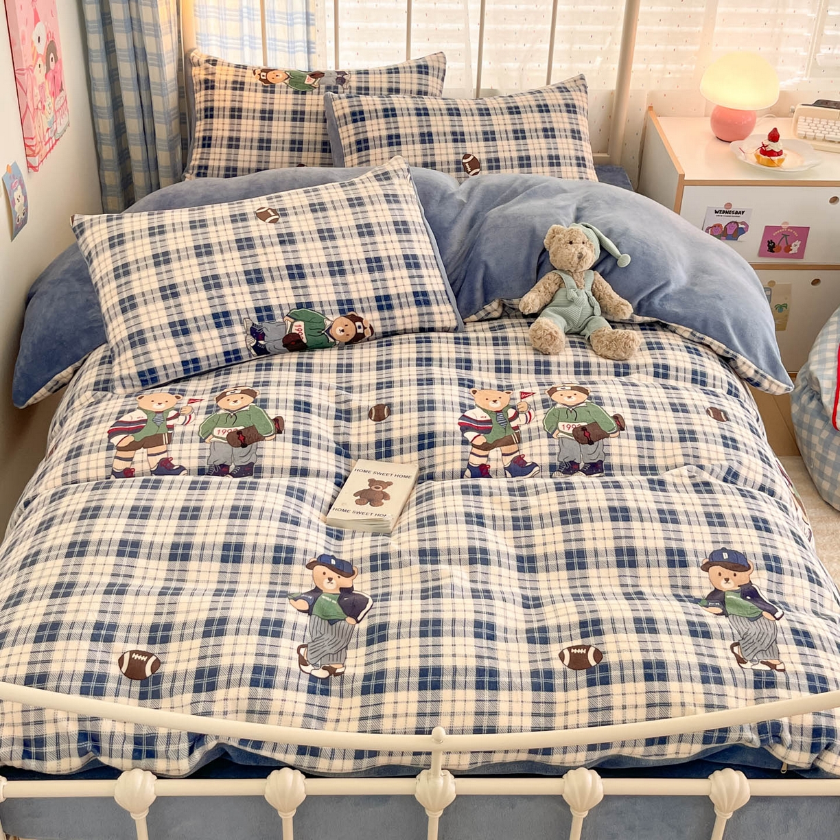 91家纺网 家纺一手货源 找家纺 贝扬思家纺 2025新款软fufu加厚保暖可爱系牛奶绒宿舍床套件系列（小红书推荐）（提供买家秀） 蓝格英伦熊