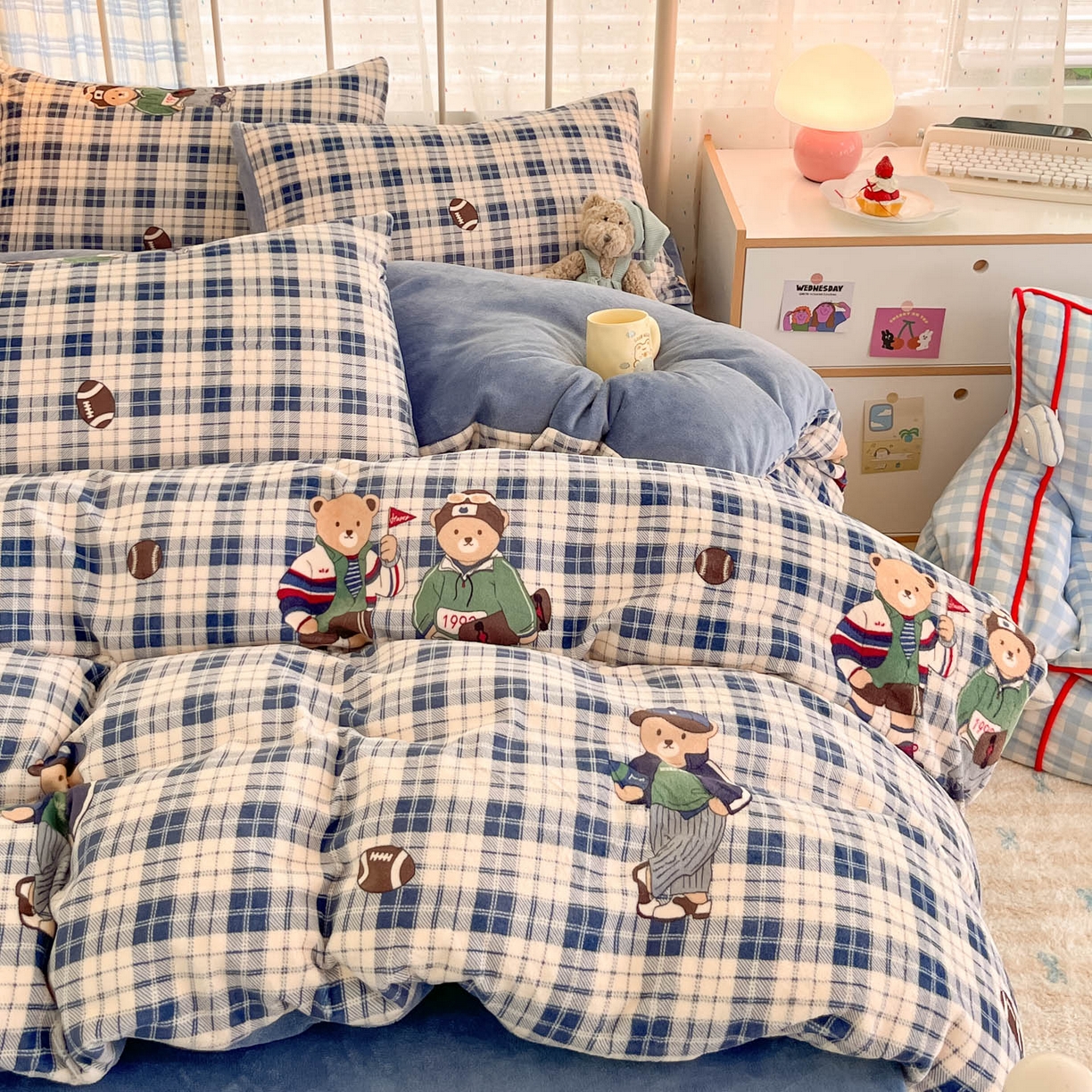 91家纺网 家纺一手货源 找家纺 贝扬思家纺 2025新款软fufu加厚保暖可爱系牛奶绒宿舍床套件系列（小红书推荐）（提供买家秀） 蓝格英伦熊