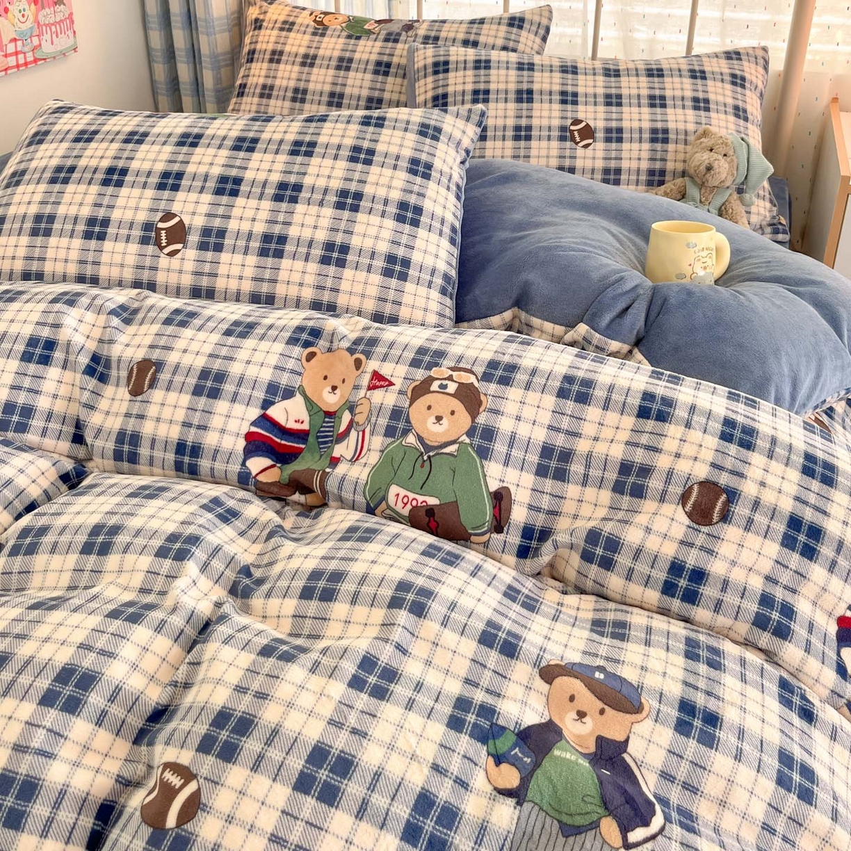 91家纺网 家纺一手货源 找家纺 贝扬思家纺 2025新款软fufu加厚保暖可爱系牛奶绒宿舍床套件系列（小红书推荐）（提供买家秀） 蓝格英伦熊