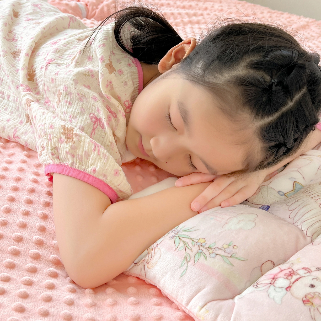 91家纺网 家纺一手货源 找家纺 （总）沁童儿童用品店 2025新款小环抱MAX防踢被儿童被被子被芯