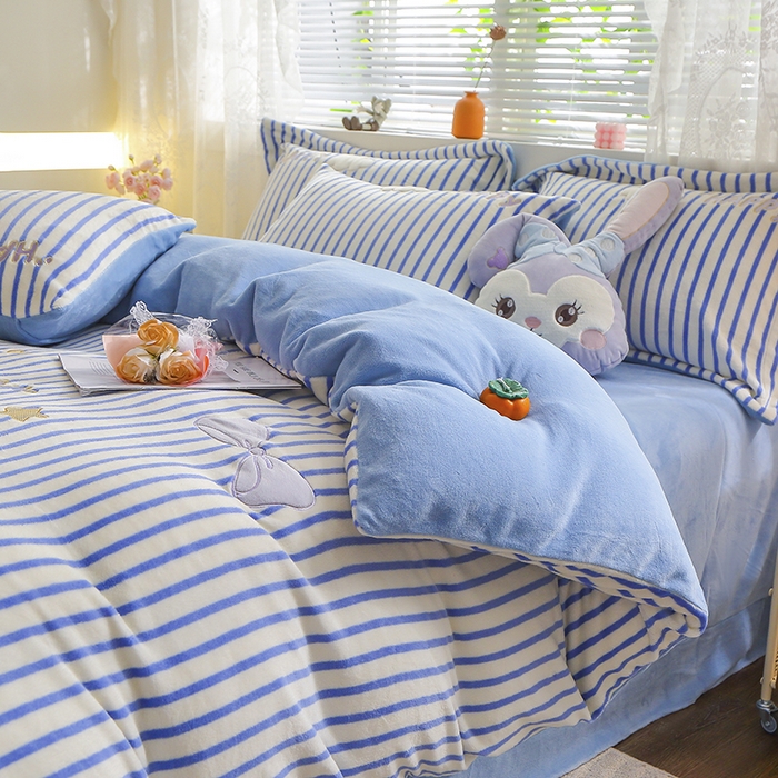 91家纺网 家纺一手货源 找家纺 美洲琳 2025新款卡通牛奶绒高克重四件套 戈薇狗-蓝