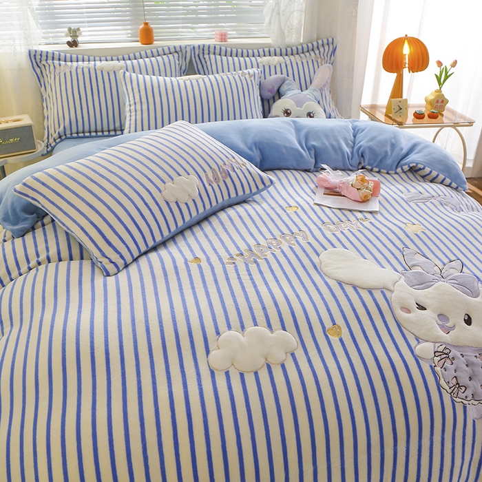 91家纺网 家纺一手货源 找家纺 美洲琳 2025新款卡通牛奶绒高克重四件套 戈薇狗-蓝