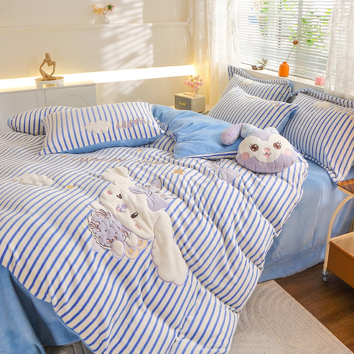 91家纺网 家纺一手货源 找家纺 美洲琳 2025新款卡通牛奶绒高克重四件套 戈薇狗-蓝