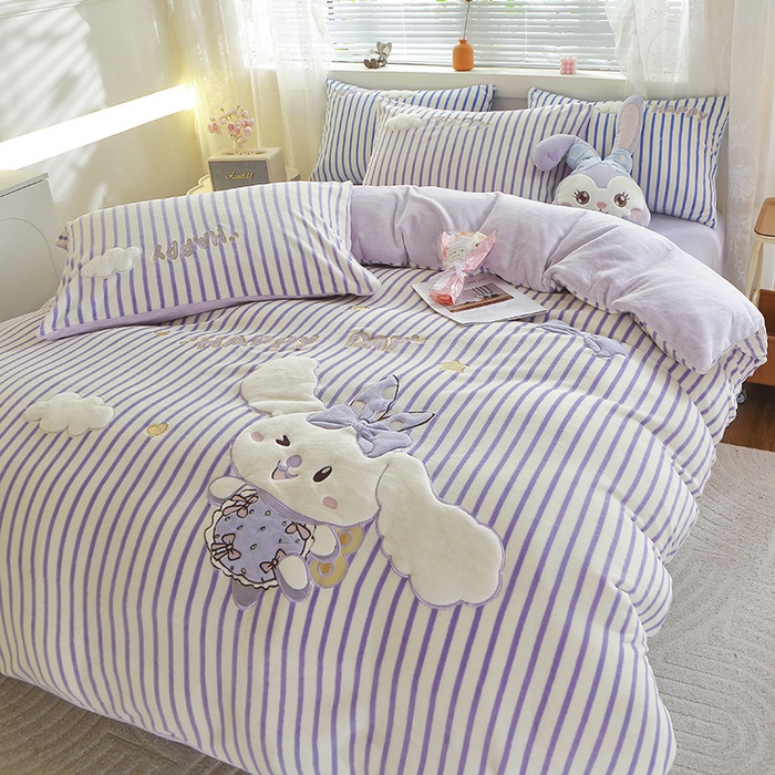 91家纺网 家纺一手货源 找家纺 美洲琳 2025新款卡通牛奶绒高克重四件套 戈薇狗-浅紫