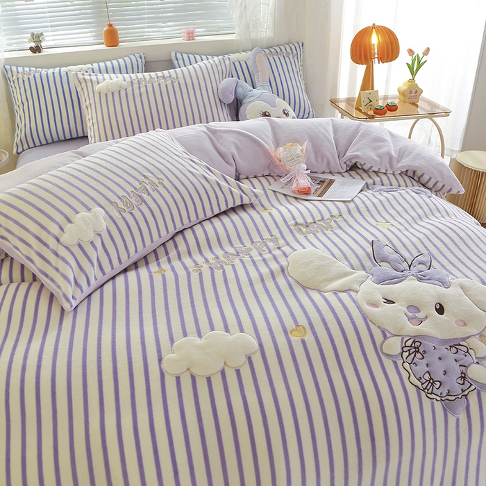 91家纺网 家纺一手货源 找家纺 美洲琳 2025新款卡通牛奶绒高克重四件套 戈薇狗-浅紫