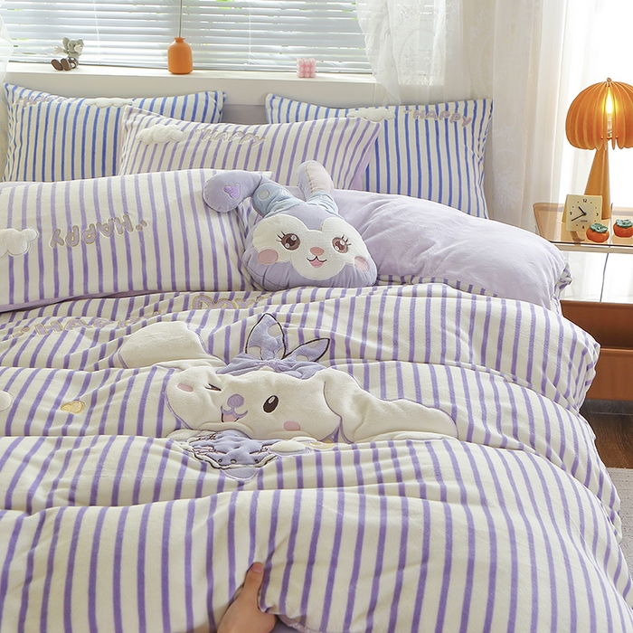 91家纺网 家纺一手货源 找家纺 美洲琳 2025新款卡通牛奶绒高克重四件套 戈薇狗-浅紫