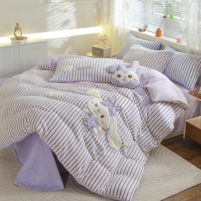 91家纺网 家纺一手货源 找家纺 美洲琳 2025新款卡通牛奶绒高克重四件套 戈薇狗-浅紫