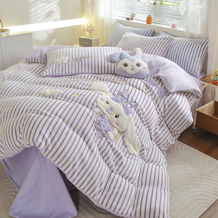 91家纺网 家纺一手货源 找家纺 美洲琳 2025新款卡通牛奶绒高克重四件套 戈薇狗-浅紫