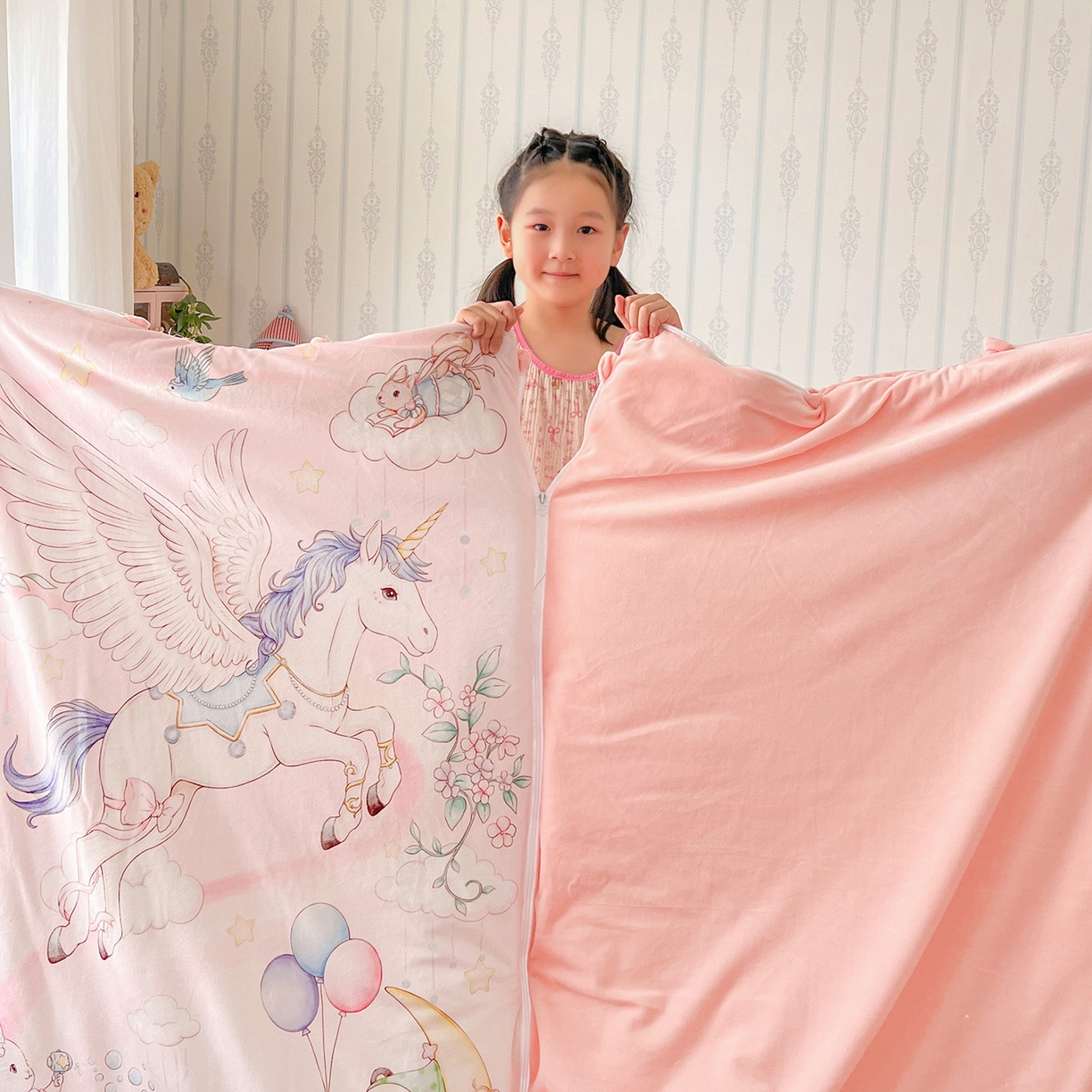 91家纺网 家纺一手货源 找家纺 沁童儿童用品店 2025新款小环抱MAX防踢被儿童被被子被芯 独角兽天马