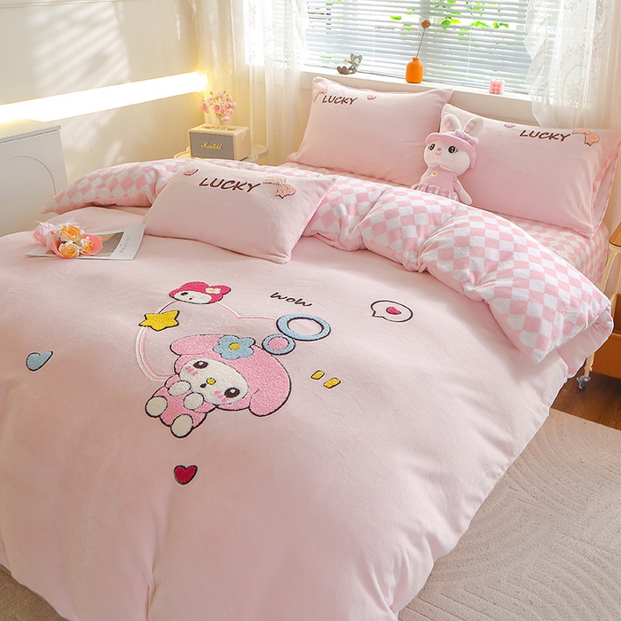 91家纺网 家纺一手货源 找家纺 美洲琳 2025新款卡通牛奶绒高克重四件套 可爱多-粉