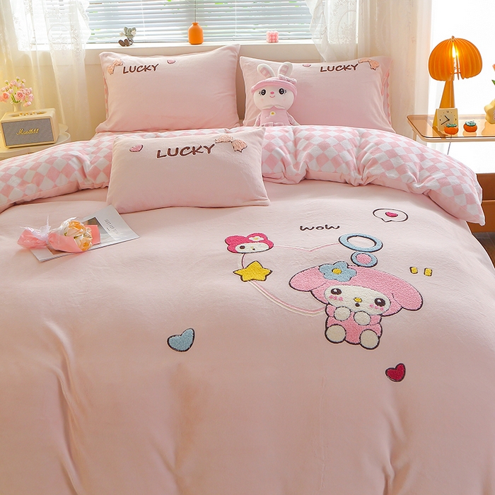 91家纺网 家纺一手货源 找家纺 美洲琳 2025新款卡通牛奶绒高克重四件套 可爱多-粉