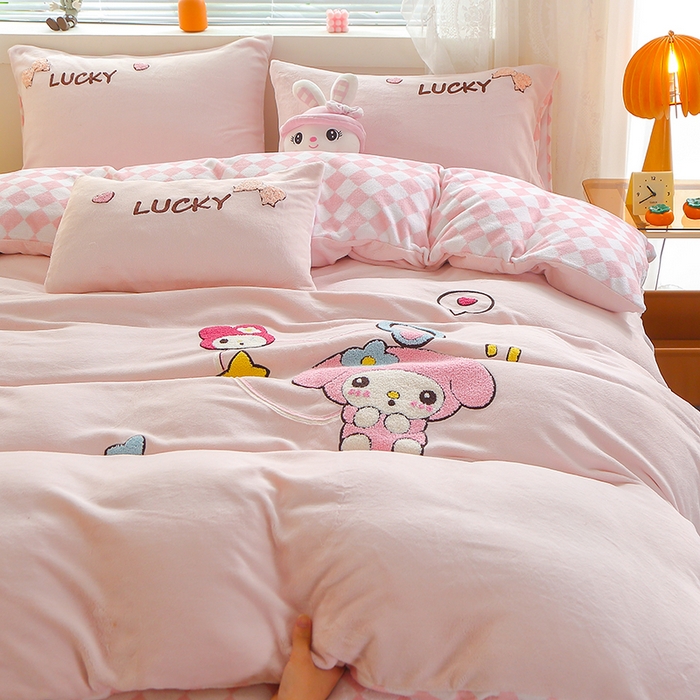 91家纺网 家纺一手货源 找家纺 美洲琳 2025新款卡通牛奶绒高克重四件套 可爱多-粉
