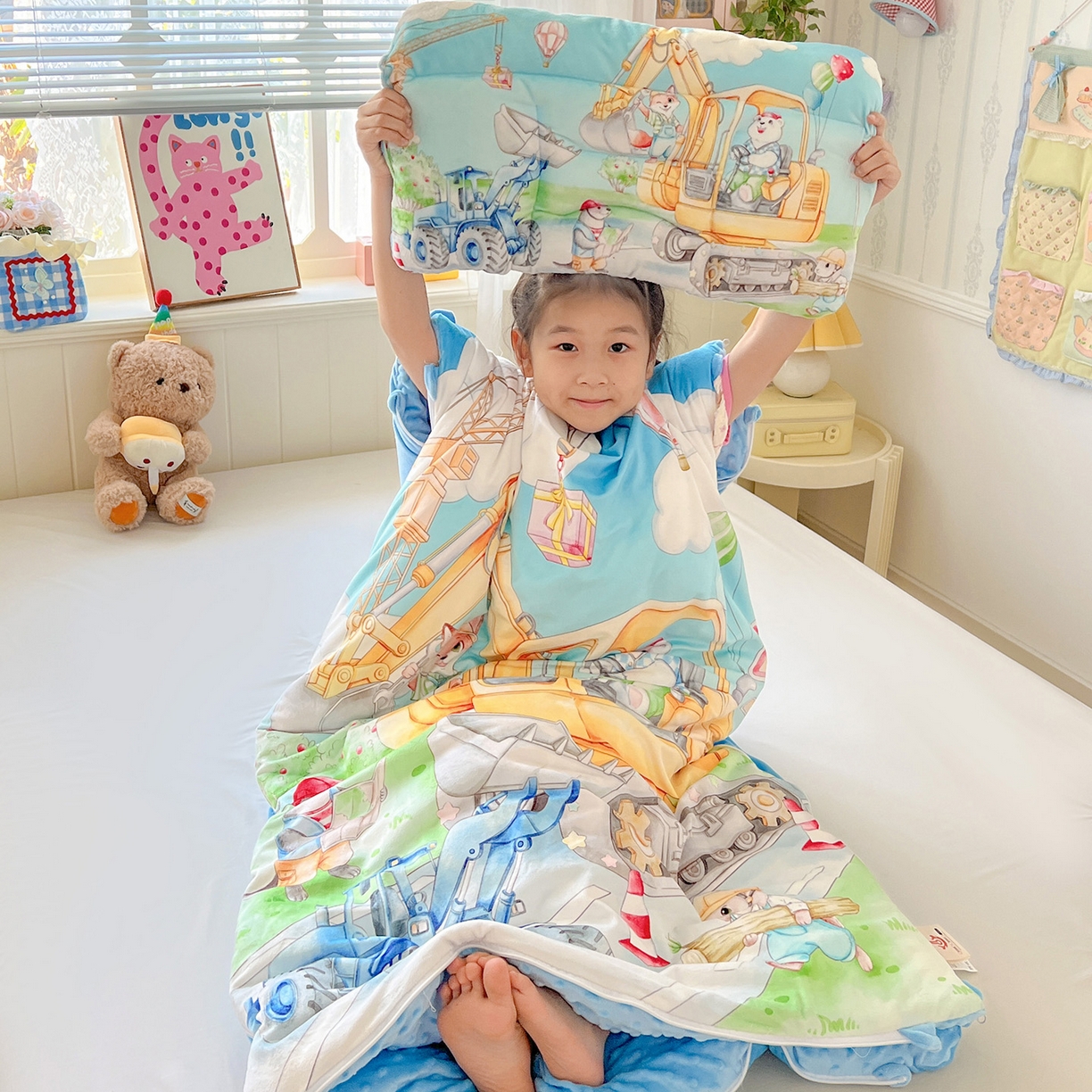 91家纺网 家纺一手货源 找家纺 沁童儿童用品店 2025新款小环抱MAX防踢被儿童被被子被芯 工程车