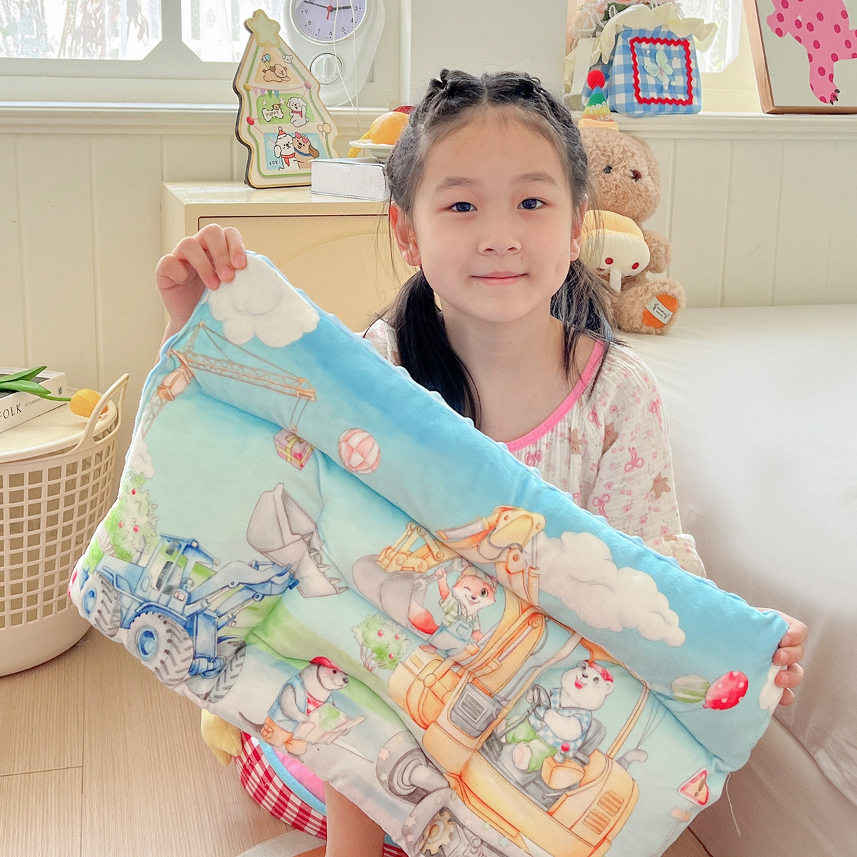 91家纺网 家纺一手货源 找家纺 沁童儿童用品店 2025新款小环抱MAX防踢被儿童被被子被芯 工程车