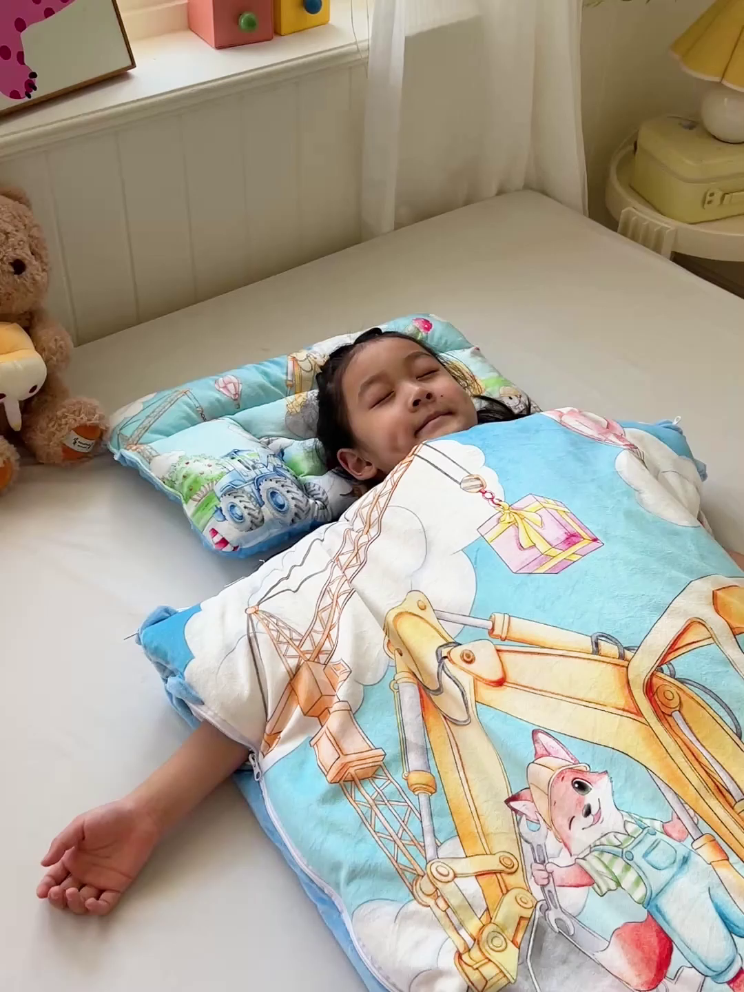 91家纺网 家纺一手货源 找家纺 沁童儿童用品店 2025新款小环抱MAX防踢被儿童被被子被芯 工程车