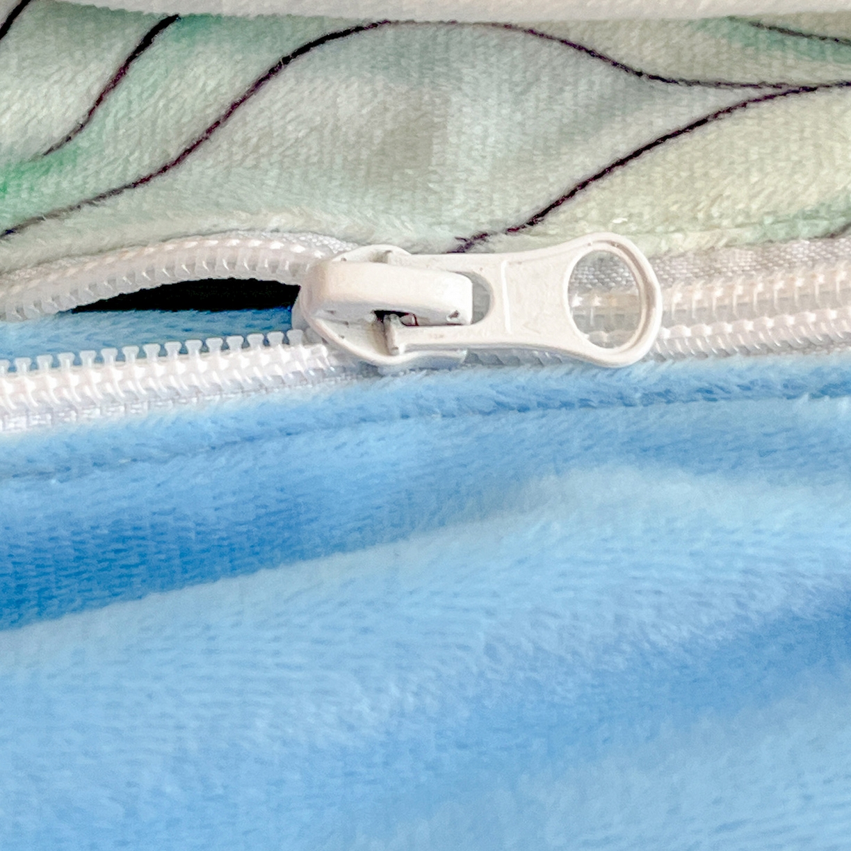 91家纺网 家纺一手货源 找家纺 沁童儿童用品店 2025新款小环抱MAX防踢被儿童被被子被芯 海底