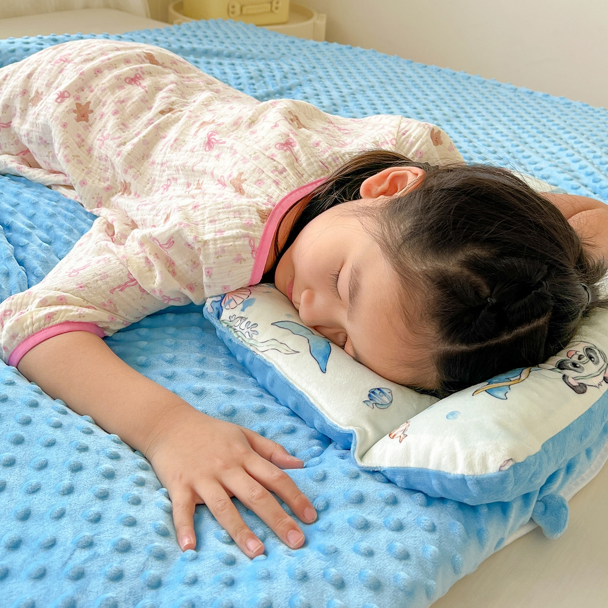 91家纺网 家纺一手货源 找家纺 沁童儿童用品店 2025新款小环抱MAX防踢被儿童被被子被芯 海底