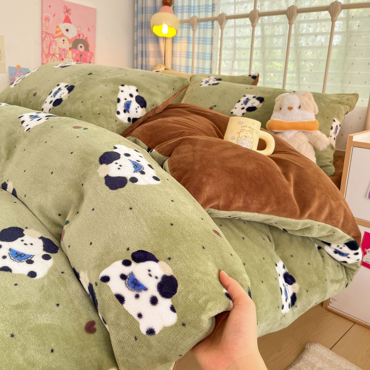 91家纺网 家纺一手货源 找家纺 贝扬思家纺 2025新款软fufu加厚保暖可爱系牛奶绒宿舍床套件系列（小红书推荐）（提供买家秀） 抹茶绿狗