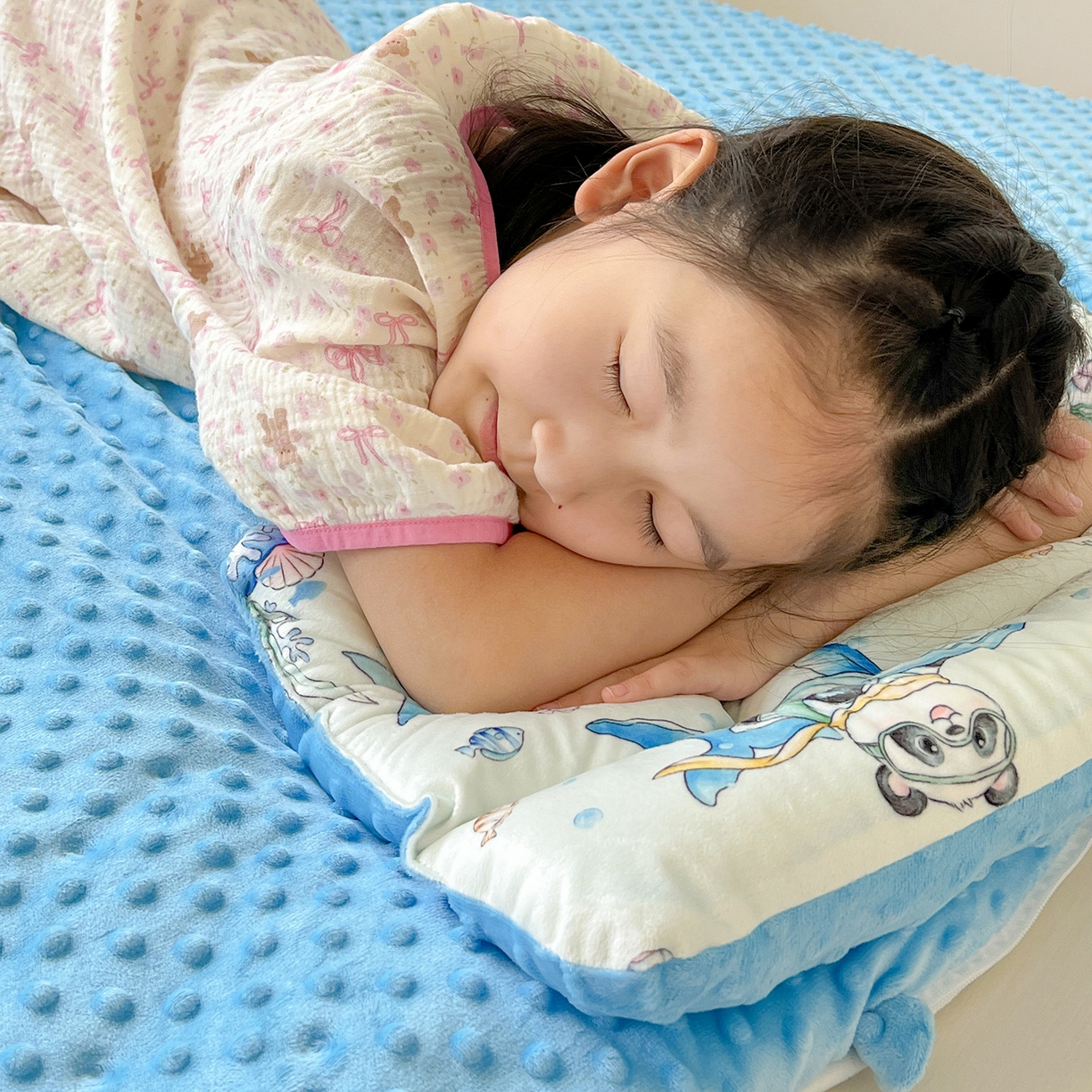 91家纺网 家纺一手货源 找家纺 沁童儿童用品店 2025新款小环抱MAX防踢被儿童被被子被芯 海底