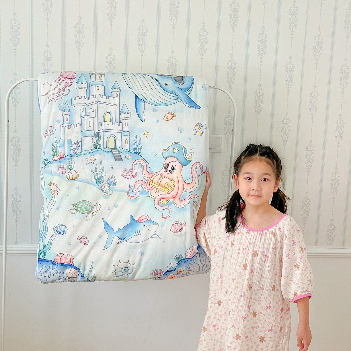 91家纺网 家纺一手货源 找家纺 沁童儿童用品店 2025新款小环抱MAX防踢被儿童被被子被芯 海底