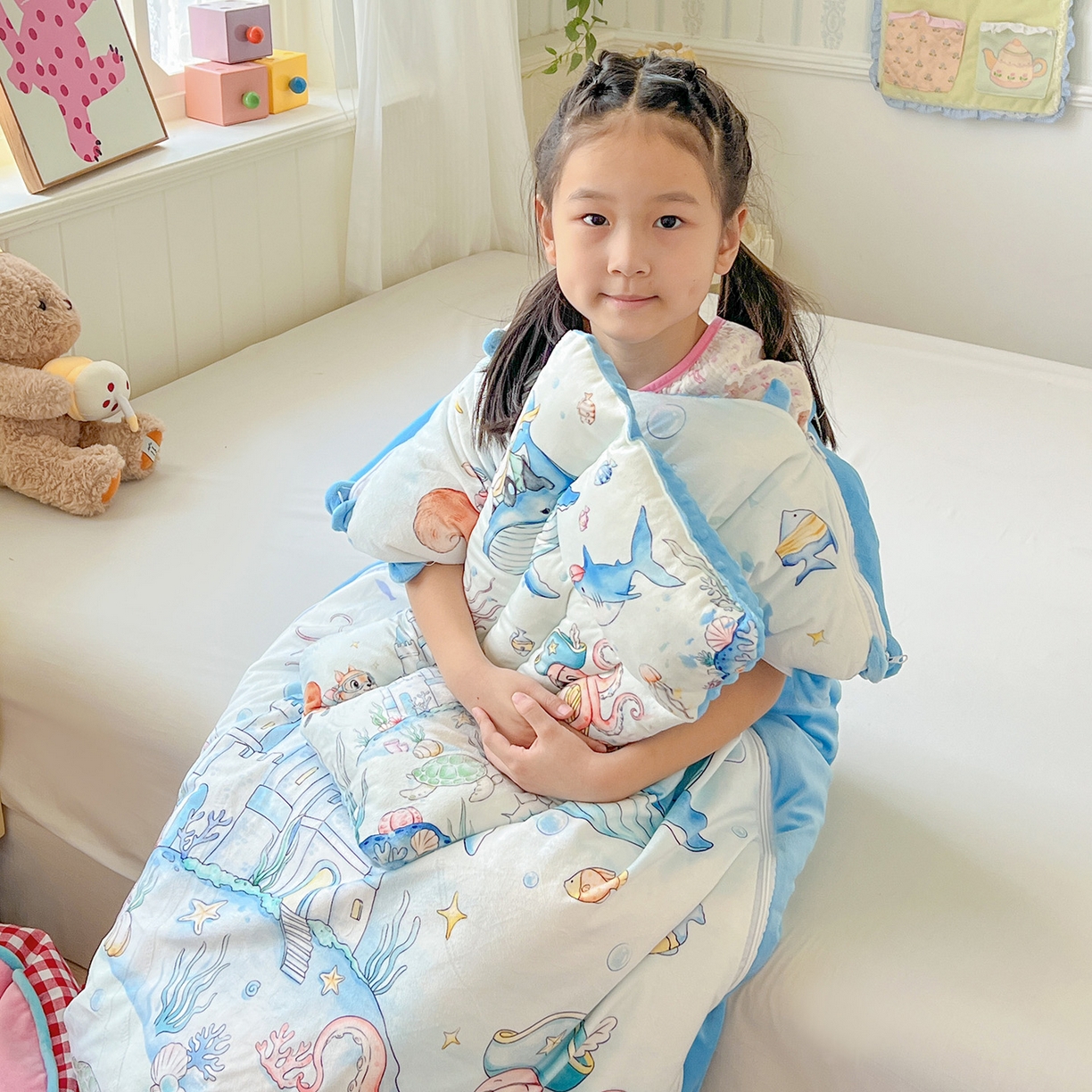 91家纺网 家纺一手货源 找家纺 沁童儿童用品店 2025新款小环抱MAX防踢被儿童被被子被芯 海底