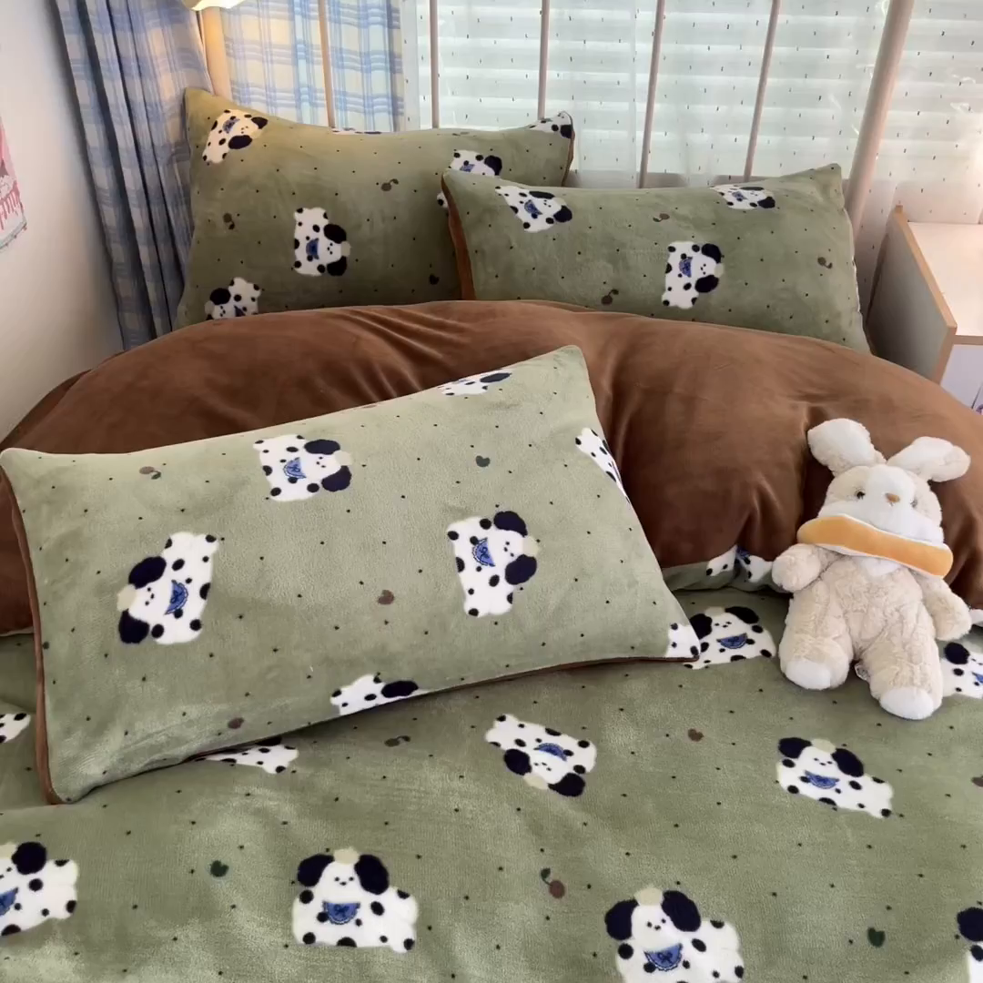 91家纺网 家纺一手货源 找家纺 贝扬思家纺 2025新款软fufu加厚保暖可爱系牛奶绒宿舍床套件系列（小红书推荐）（提供买家秀） 抹茶绿狗