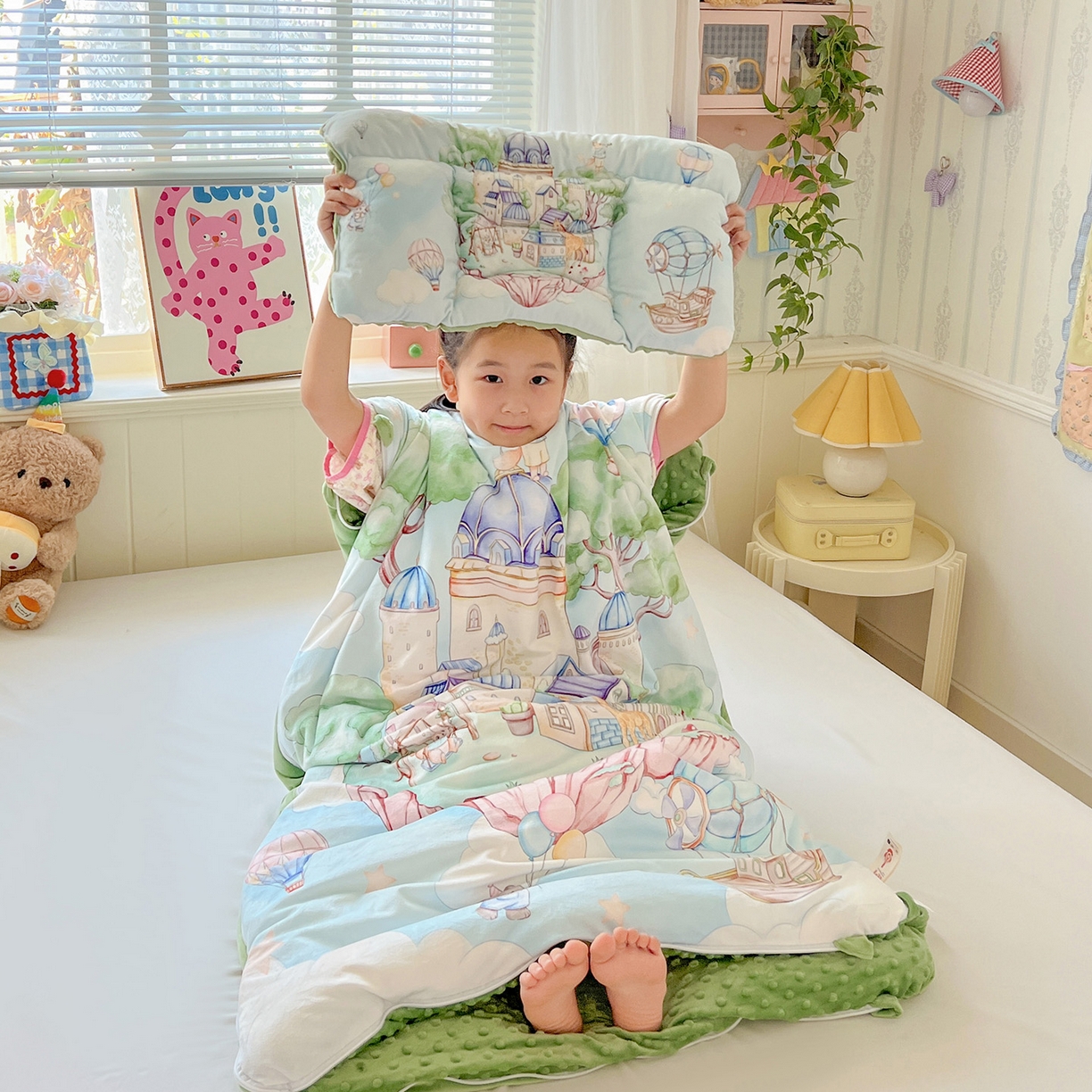 91家纺网 家纺一手货源 找家纺 沁童儿童用品店 2025新款小环抱MAX防踢被儿童被被子被芯 空中城堡