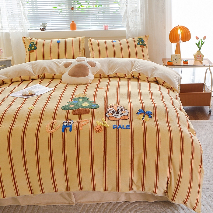 91家纺网 家纺一手货源 找家纺 美洲琳 2025新款卡通牛奶绒高克重四件套 奇奇的礼物-米杏