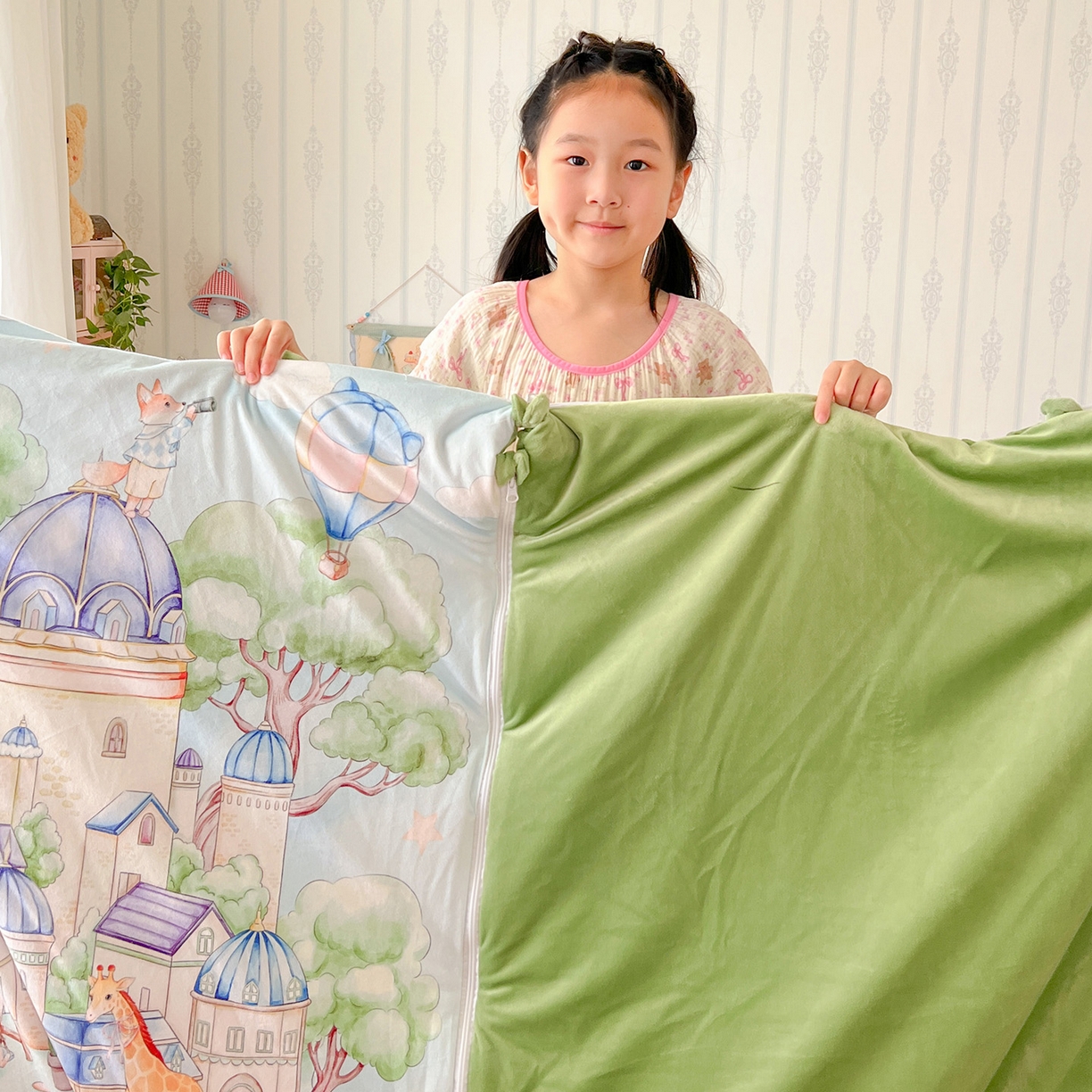 91家纺网 家纺一手货源 找家纺 沁童儿童用品店 2025新款小环抱MAX防踢被儿童被被子被芯 空中城堡