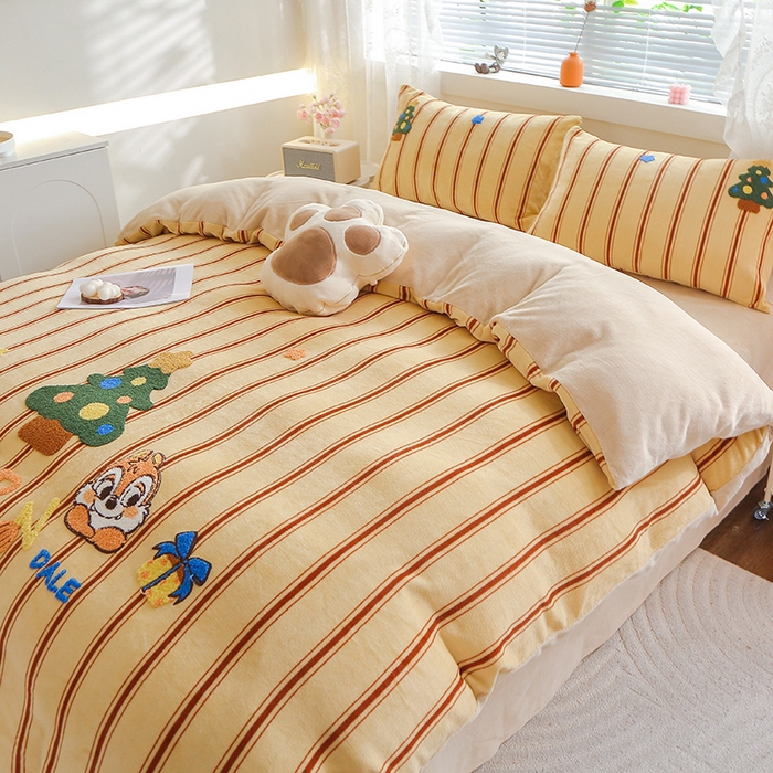 91家纺网 家纺一手货源 找家纺 美洲琳 2025新款卡通牛奶绒高克重四件套 奇奇的礼物-米杏