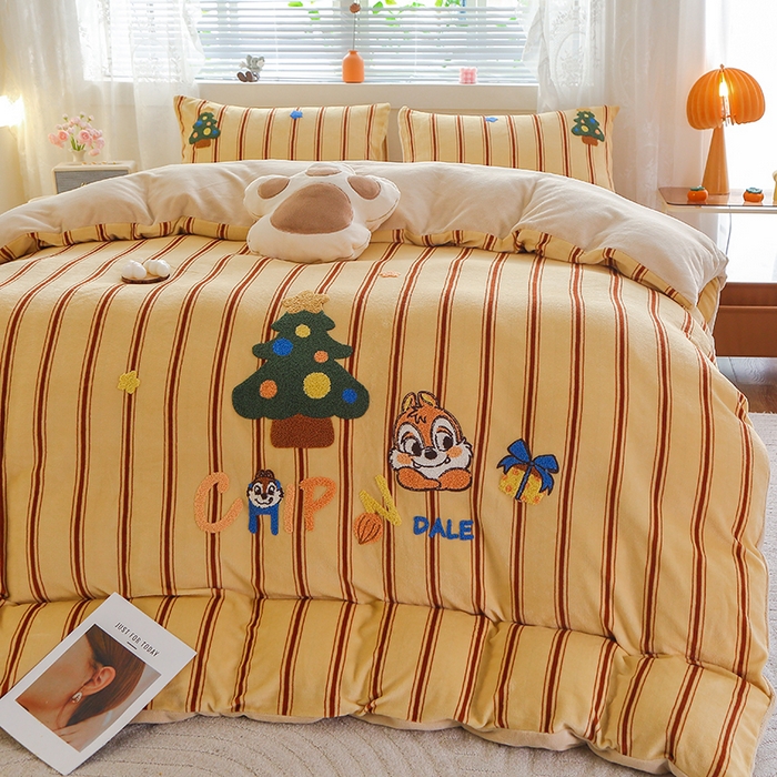 91家纺网 家纺一手货源 找家纺 美洲琳 2025新款卡通牛奶绒高克重四件套 奇奇的礼物-米杏