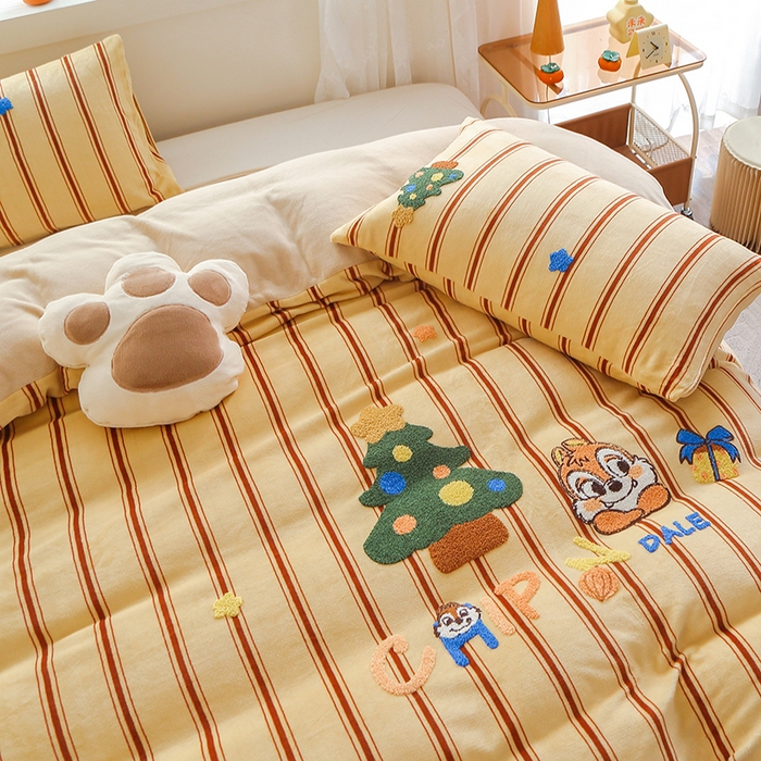 91家纺网 家纺一手货源 找家纺 美洲琳 2025新款卡通牛奶绒高克重四件套 奇奇的礼物-米杏