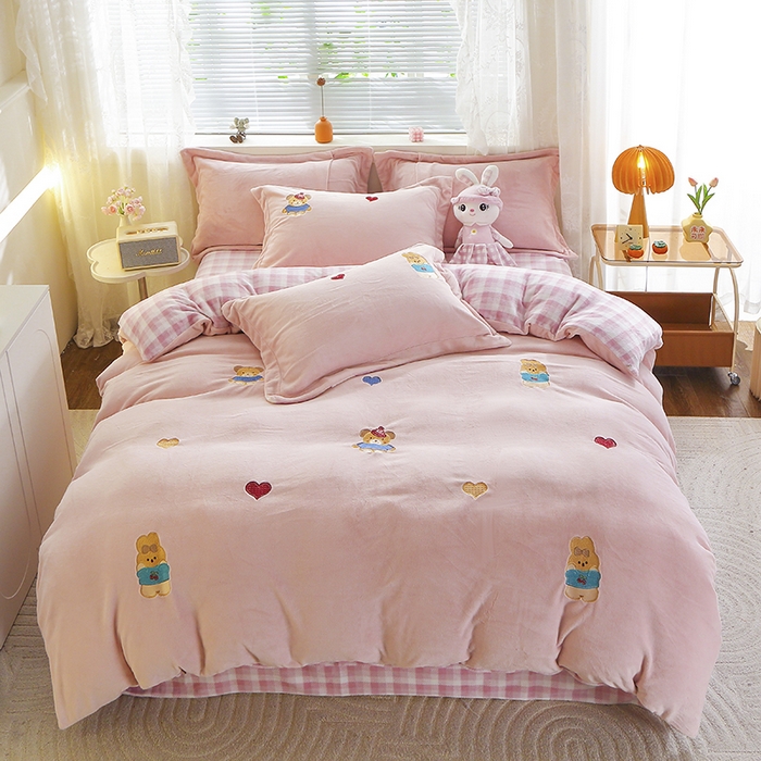 美洲琳 2025新款卡通牛奶绒高克重四件套 小困熊-粉