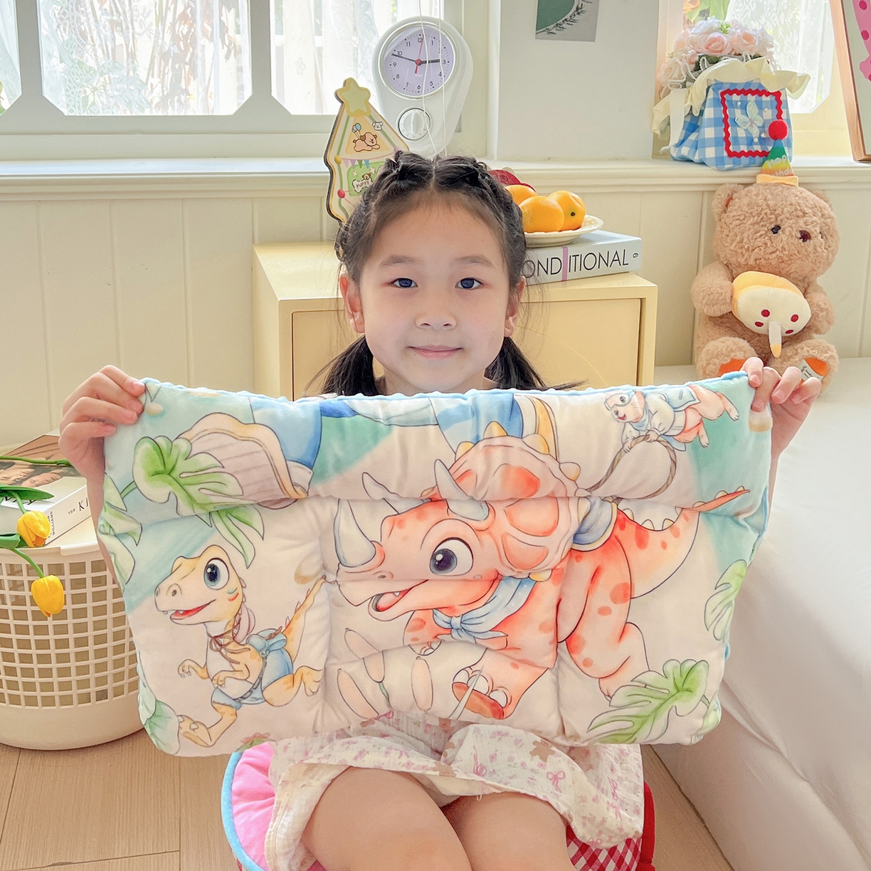 91家纺网 家纺一手货源 找家纺 沁童儿童用品店 2025新款小环抱MAX防踢被儿童被被子被芯 恐龙丛林冒险记