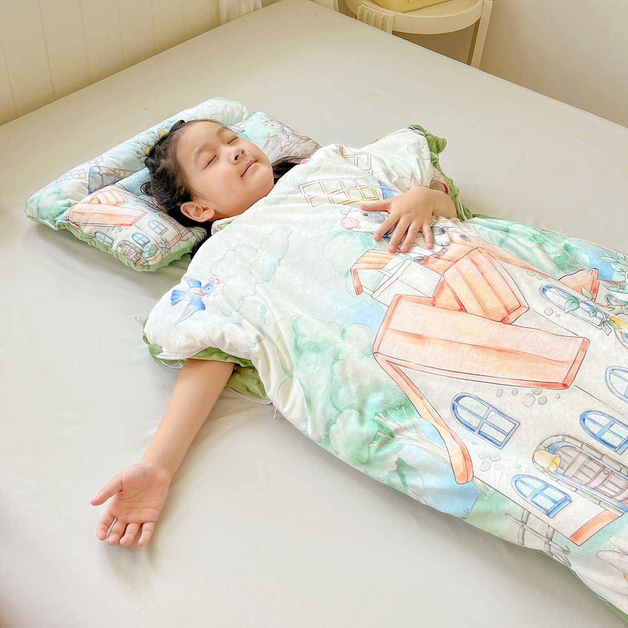 91家纺网 家纺一手货源 找家纺 沁童儿童用品店 2025新款小环抱MAX防踢被儿童被被子被芯 农场乐园