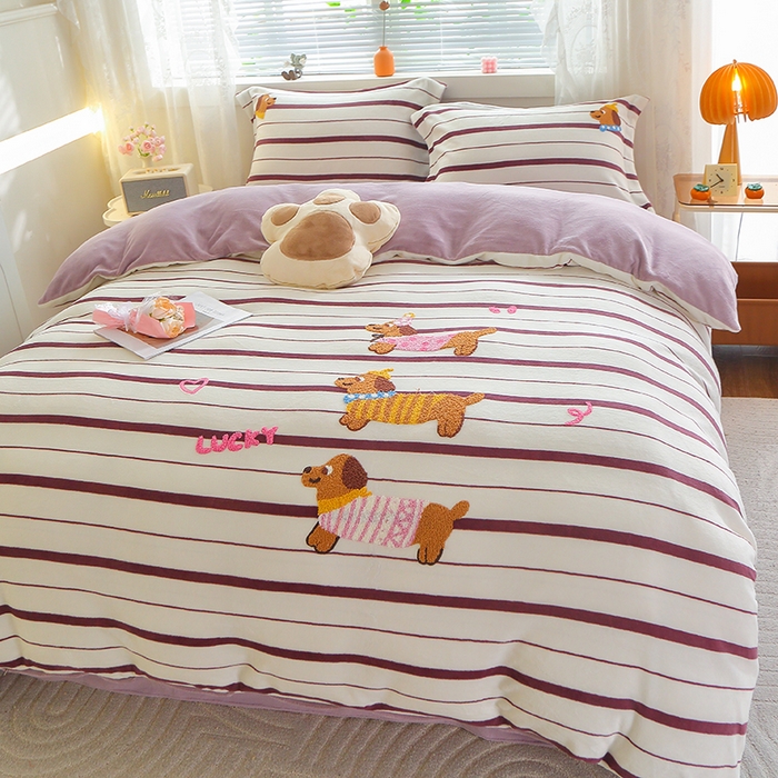 91家纺网 家纺一手货源 找家纺 美洲琳 2025新款卡通牛奶绒高克重四件套 小小窝-豆沙