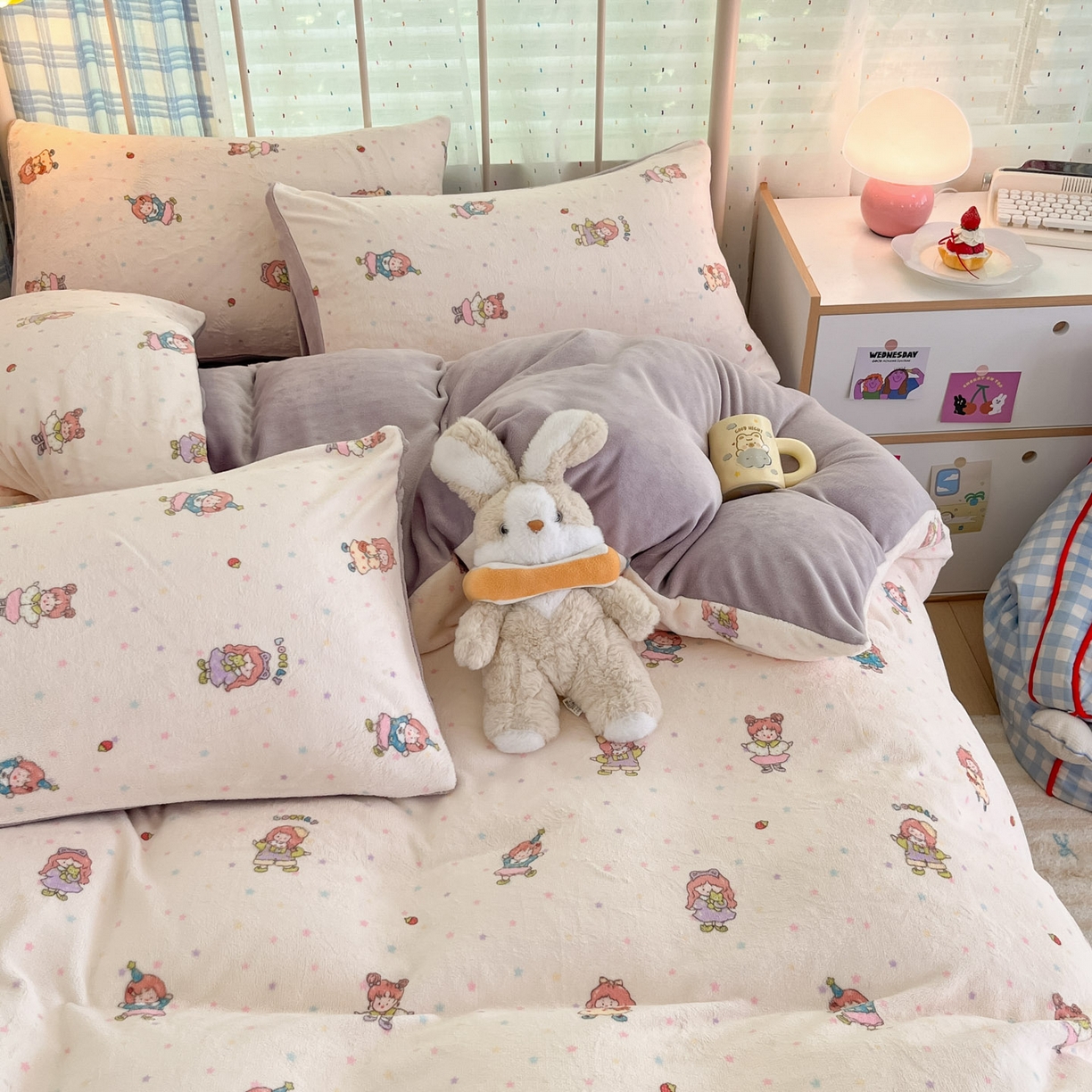 91家纺网 家纺一手货源 找家纺 贝扬思家纺 2025新款软fufu加厚保暖可爱系牛奶绒宿舍床套件系列（小红书推荐）（提供买家秀） 奶糖少女