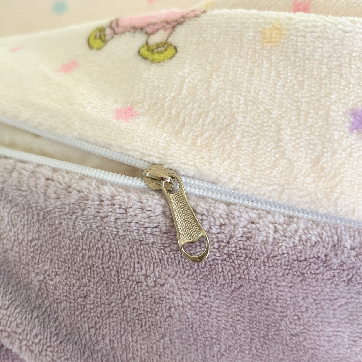 91家纺网 家纺一手货源 找家纺 贝扬思家纺 2025新款软fufu加厚保暖可爱系牛奶绒宿舍床套件系列（小红书推荐）（提供买家秀） 奶糖少女