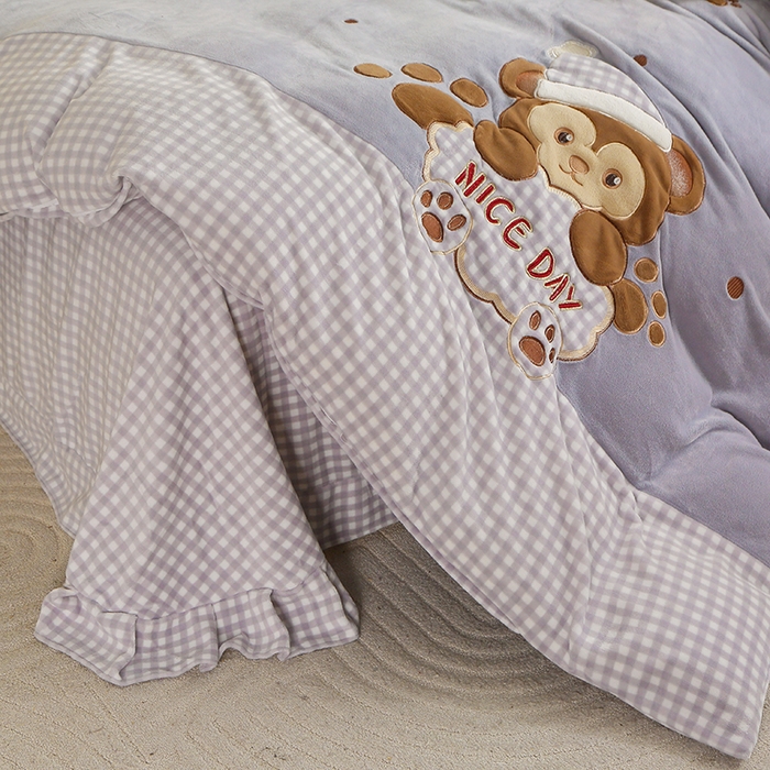 91家纺网 家纺一手货源 找家纺 美洲琳 2025新款卡通牛奶绒高克重四件套 熊暖暖-浅灰