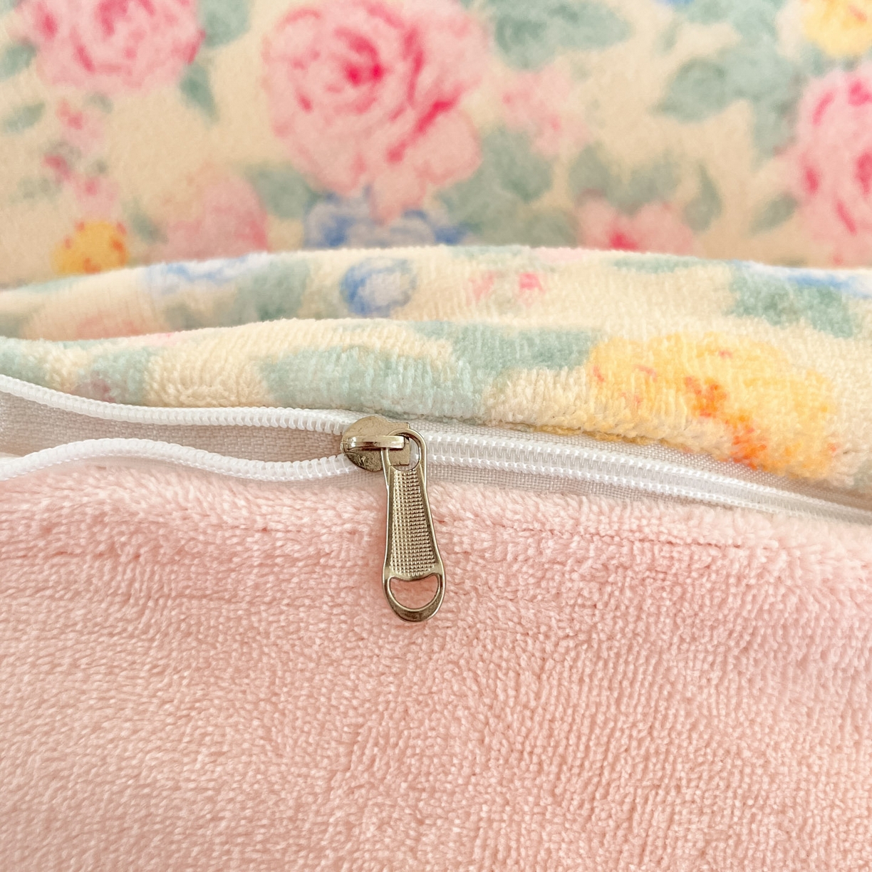 91家纺网 家纺一手货源 找家纺 贝扬思家纺 2025新款软fufu加厚保暖可爱系牛奶绒宿舍床套件系列（小红书推荐）（提供买家秀） 蔷薇语