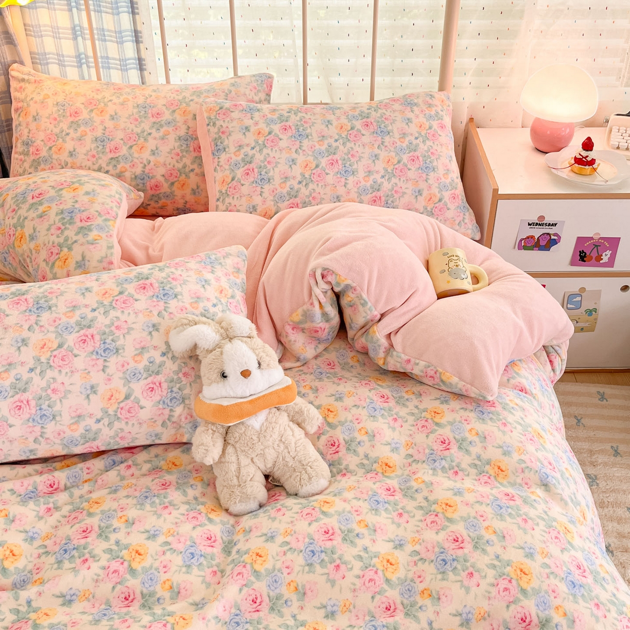 91家纺网 家纺一手货源 找家纺 贝扬思家纺 2025新款软fufu加厚保暖可爱系牛奶绒宿舍床套件系列（小红书推荐）（提供买家秀） 蔷薇语