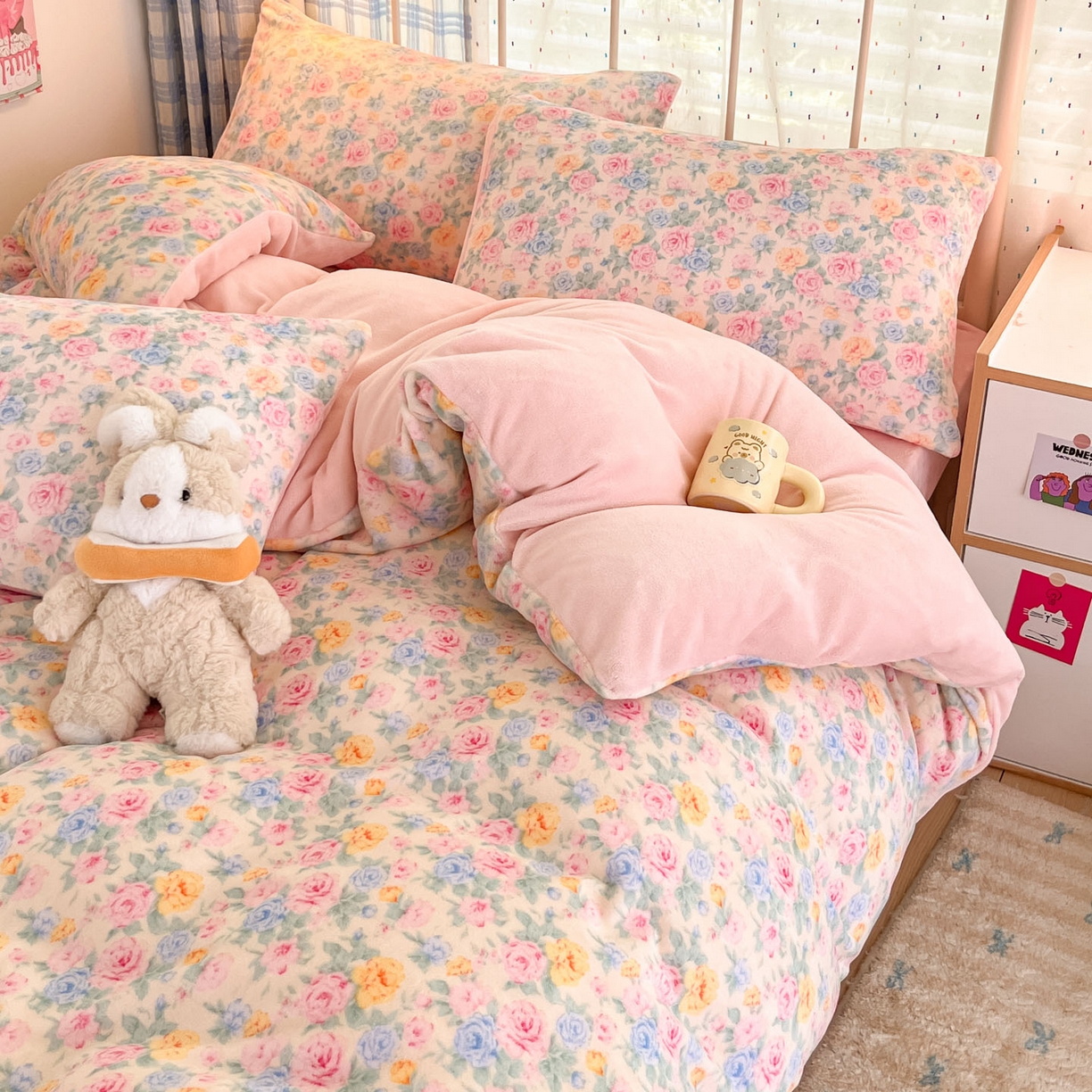 91家纺网 家纺一手货源 找家纺 贝扬思家纺 2025新款软fufu加厚保暖可爱系牛奶绒宿舍床套件系列（小红书推荐）（提供买家秀） 蔷薇语